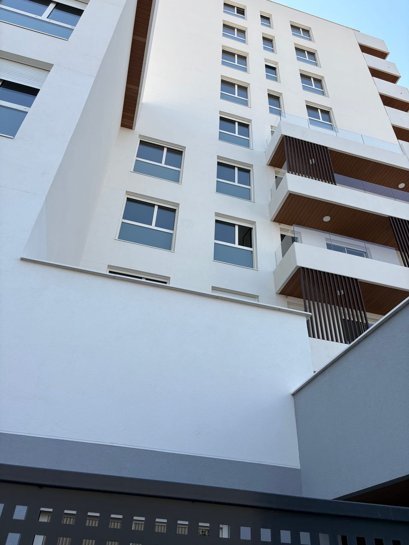 Contrapicado del bloque principal — Más de 1.000 viviendas en Sant Joan Despí